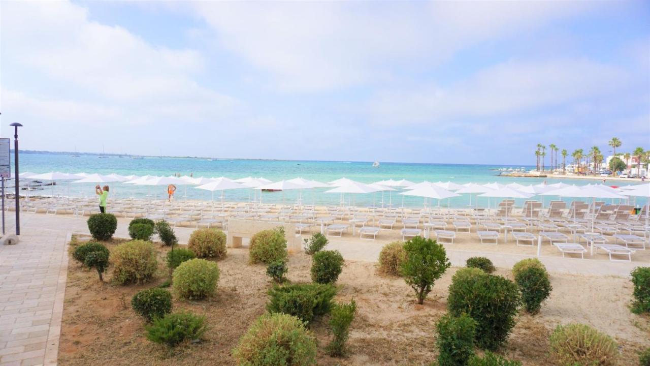 Hotel Riva Del Sole Порто Чезарео Екстериор снимка