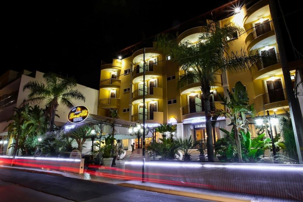 Hotel Riva Del Sole Порто Чезарео Екстериор снимка