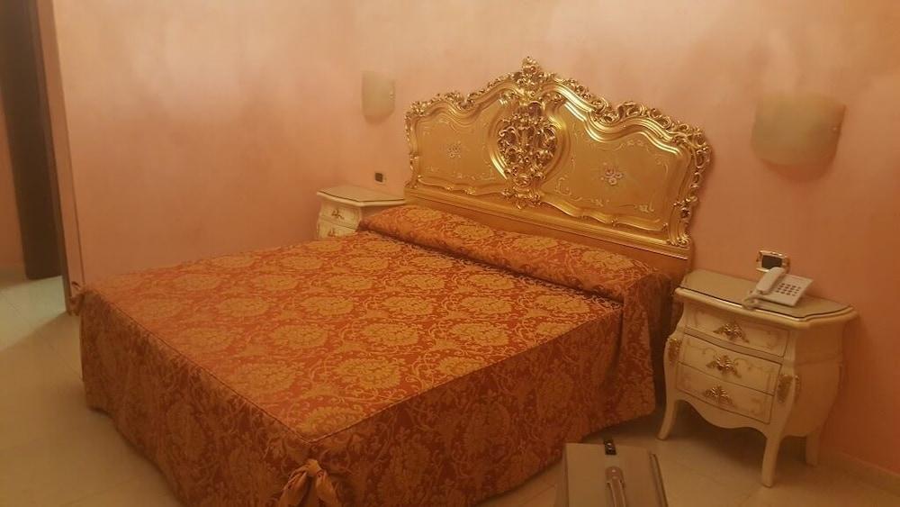 Hotel Riva Del Sole Порто Чезарео Екстериор снимка