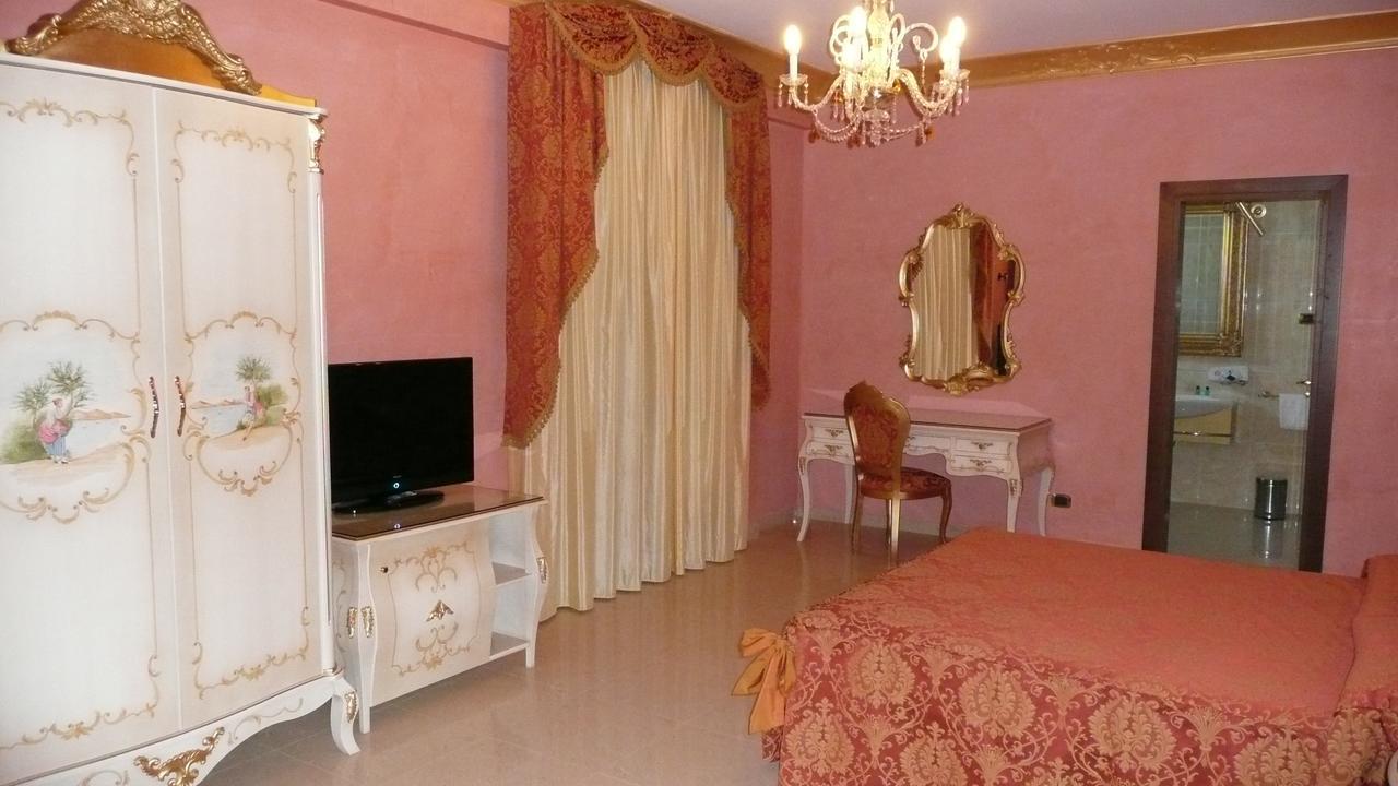 Hotel Riva Del Sole Порто Чезарео Екстериор снимка